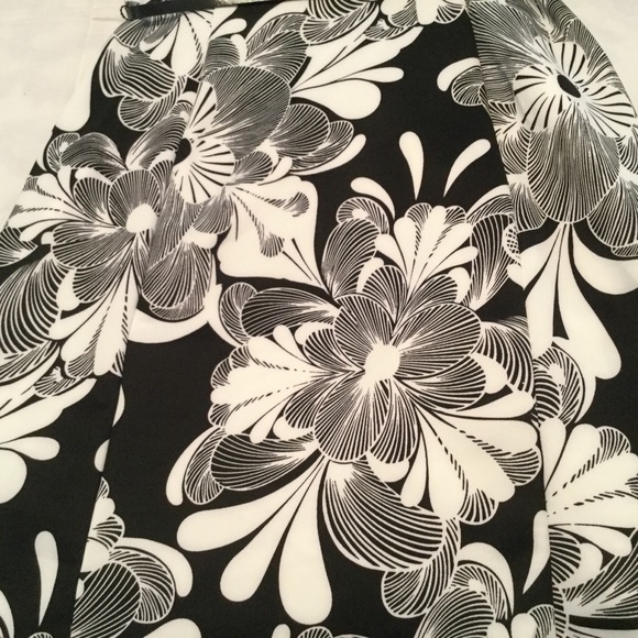 EnFocus Studio - Floral Print Dress - Picture 3 of 8